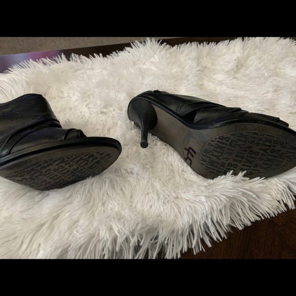 Beautiful size 10 black heels.  Worn roughly two times. - Picture 3 of 3